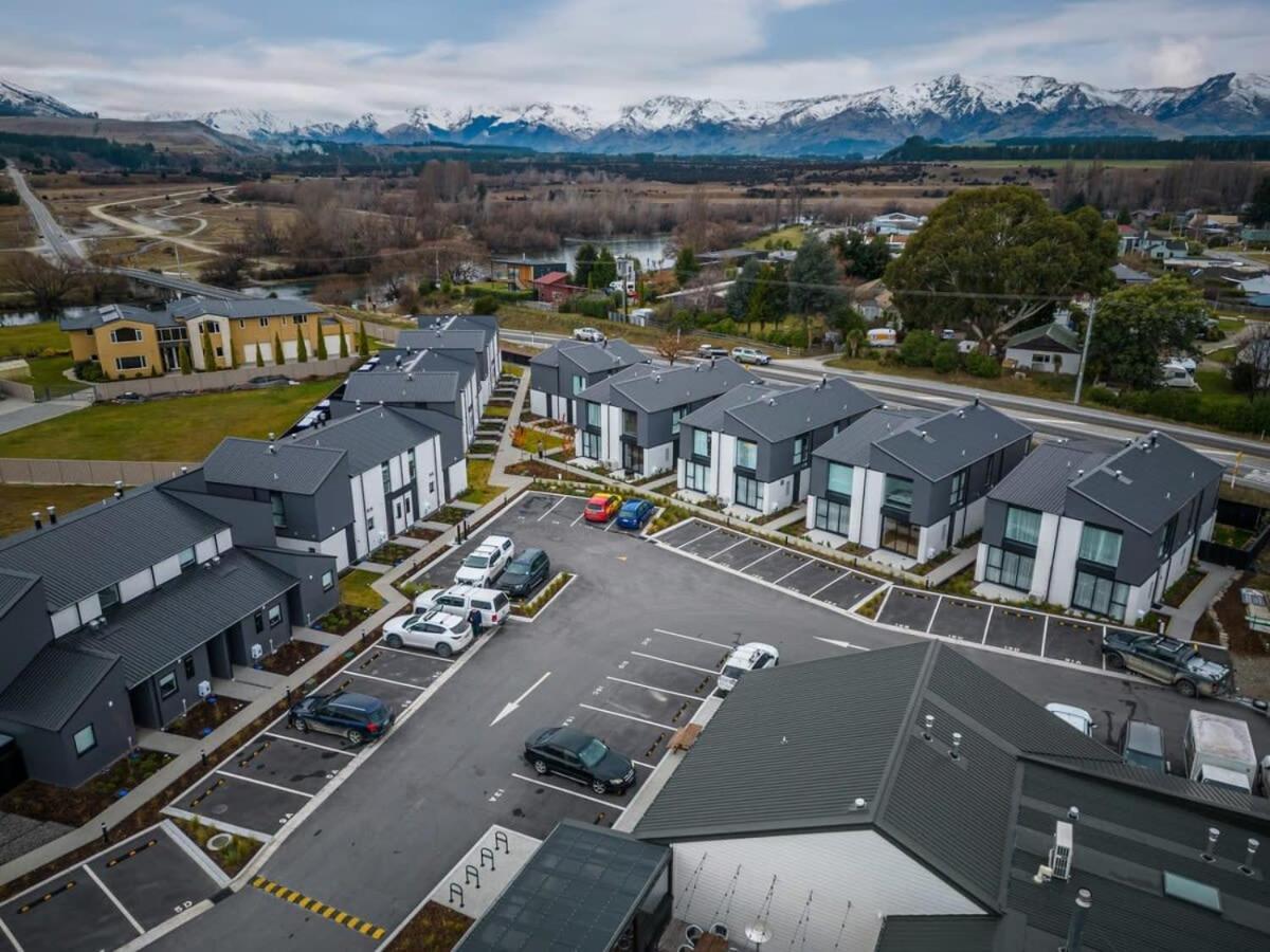 Wanaka Riverside Townhouse Retreat Albert Town 外观 照片